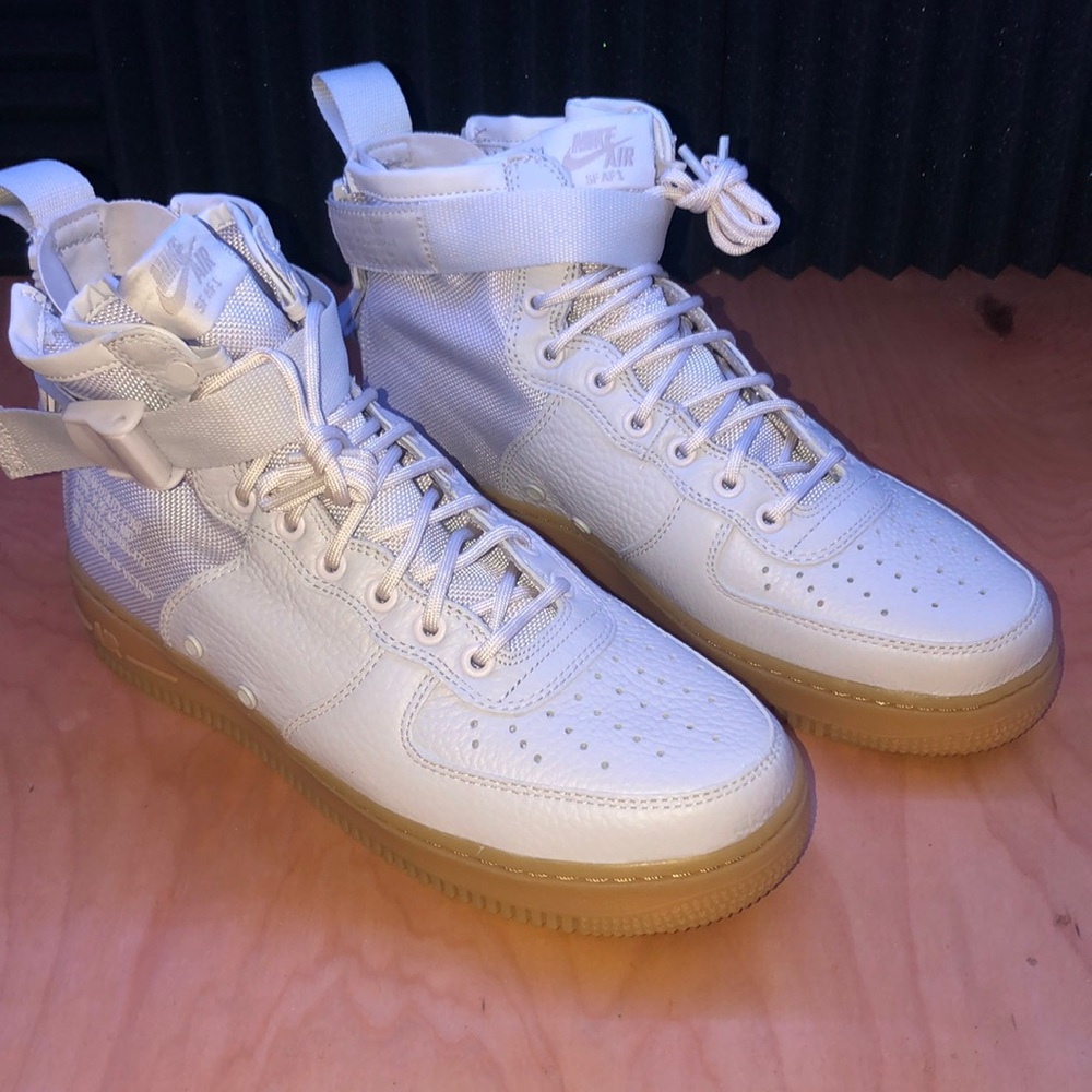 SOLD WMS SF Air Force 1 MID “Vast Grey”